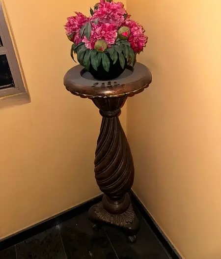 Decor Desgins And Antiques