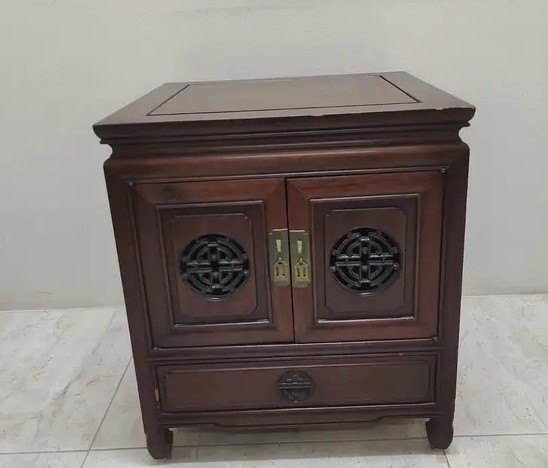 Traditional Wooden Corner Tabe